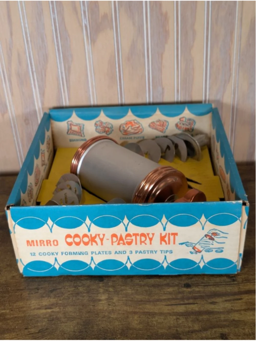NIB Vintage Mirro Cooky-Pastry Kit for Holiday Baking